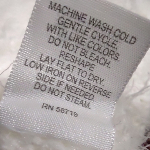 White Fuzzy Sweaterer By Relativity ♥️ - Picture 8 of 9